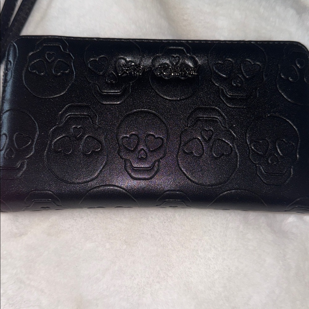 Betsey Johnson skull  zip wallet/wristlet. ☠️